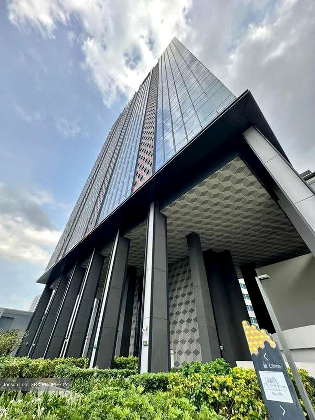 Centrium Square (D8), Office #611772071